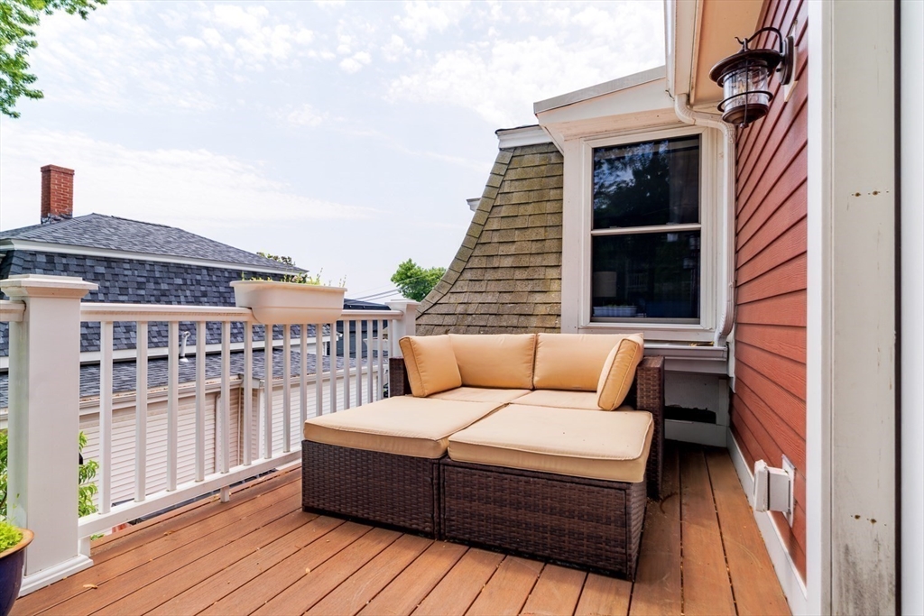 Somerville, Massachusetts 02143, United States, 3 Bedrooms Bedrooms, ,3 BathroomsBathrooms,Residential,Contingent,153228