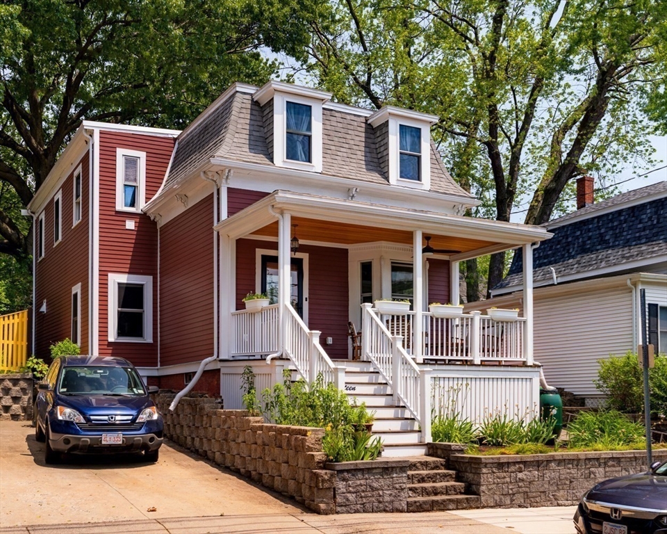 Somerville, Massachusetts 02143, United States, 3 Bedrooms Bedrooms, ,3 BathroomsBathrooms,Residential,Contingent,153228