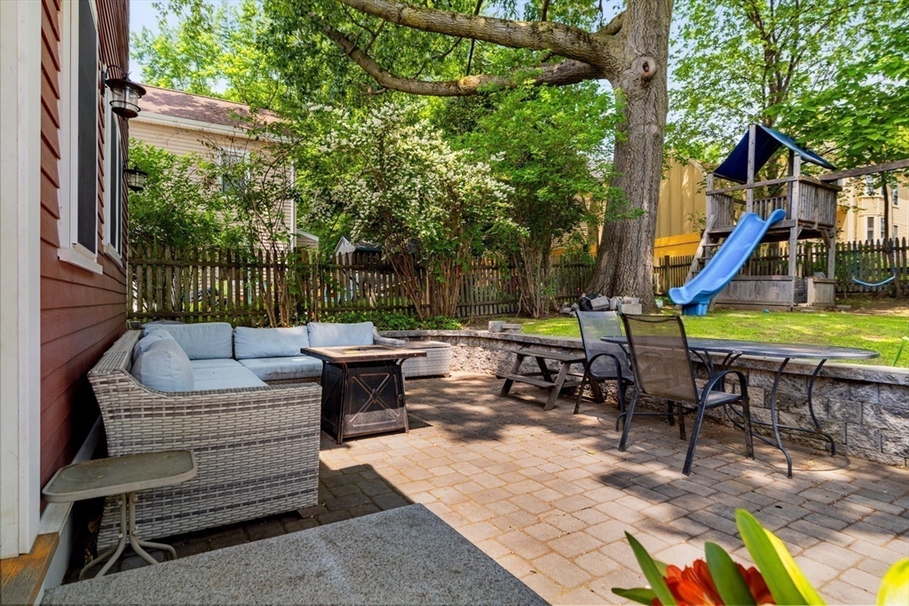 Somerville, Massachusetts 02143, United States, 3 Bedrooms Bedrooms, ,3 BathroomsBathrooms,Residential,Contingent,153228