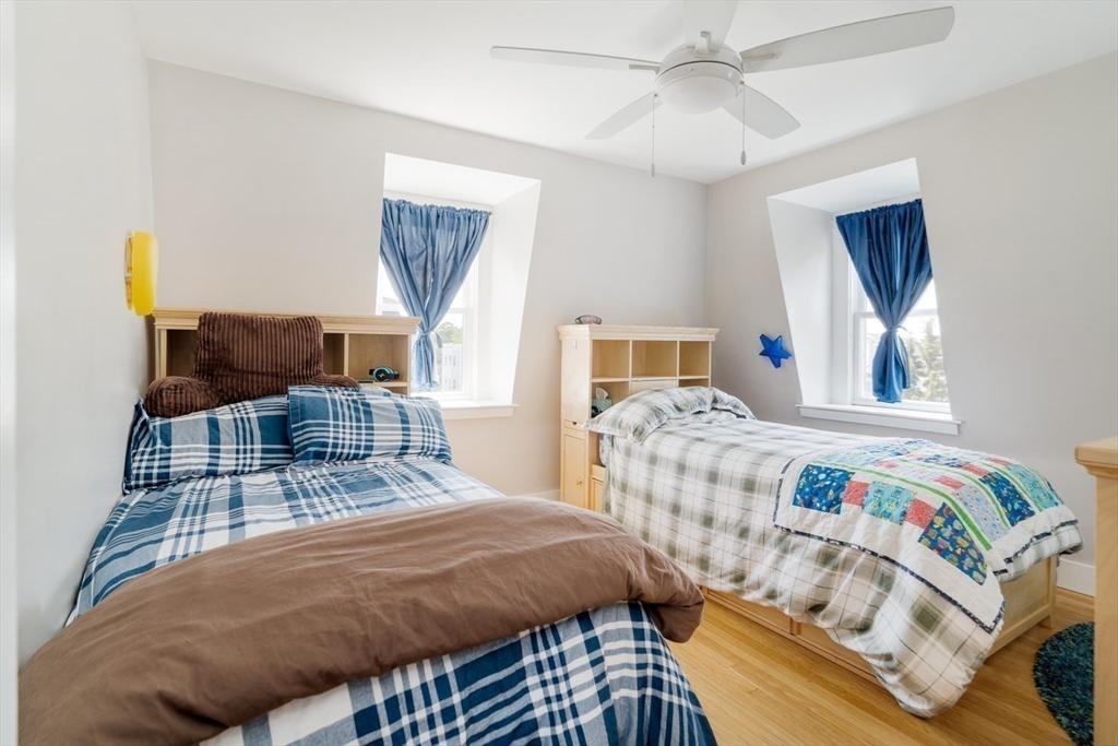 Somerville, Massachusetts 02143, United States, 3 Bedrooms Bedrooms, ,3 BathroomsBathrooms,Residential,Contingent,153228