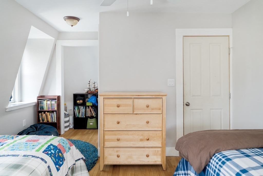 Somerville, Massachusetts 02143, United States, 3 Bedrooms Bedrooms, ,3 BathroomsBathrooms,Residential,Contingent,153228