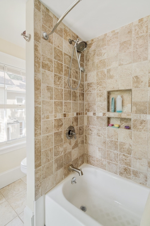 Somerville, Massachusetts 02143, United States, 3 Bedrooms Bedrooms, ,3 BathroomsBathrooms,Residential,Contingent,153228