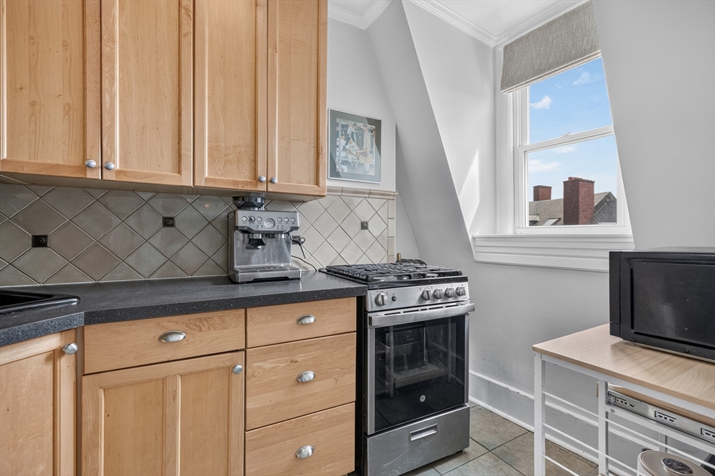 24 Harvard St 4