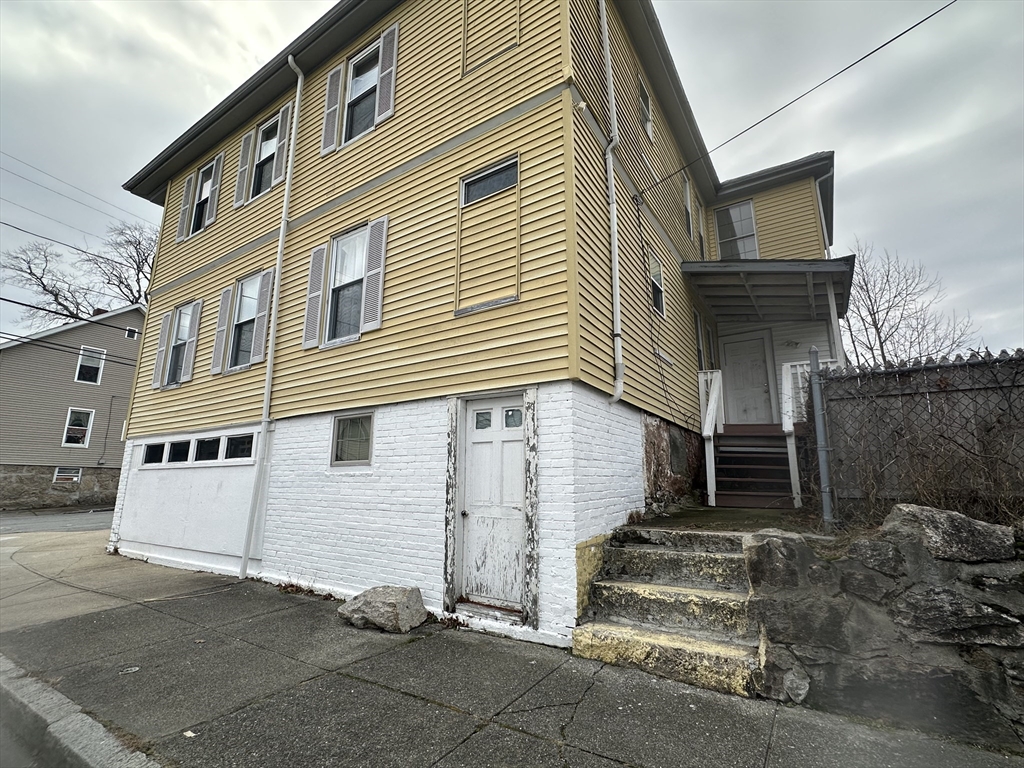 23 25 Austin St