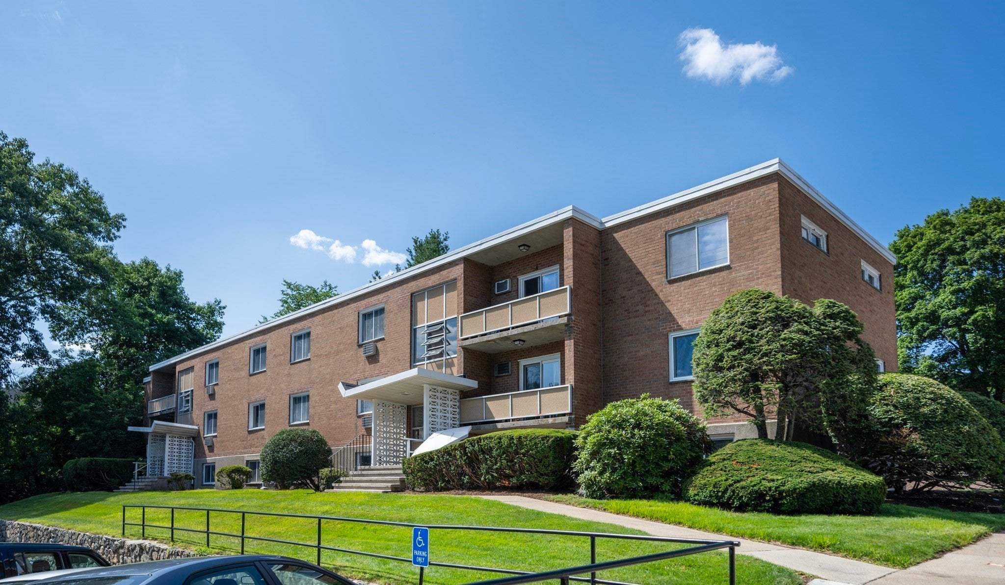 30 Jacqueline Road #D, Waltham, MA Photo #1