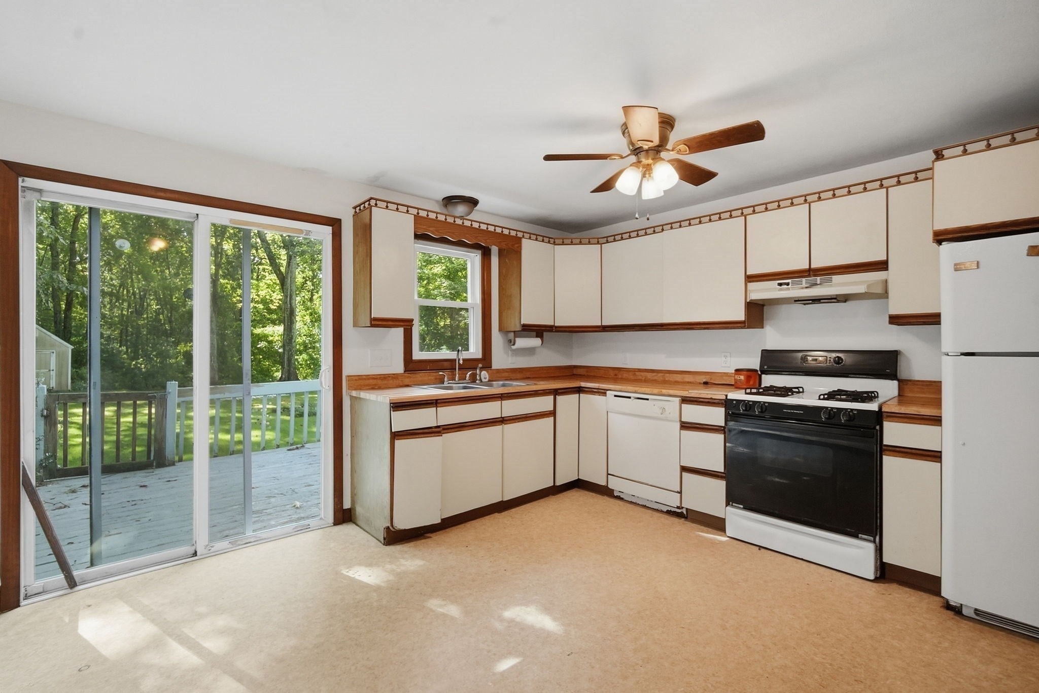 65 Lake George Drive, Wales, MA, 65 Lake George Drive, Wales, MA Photo #28