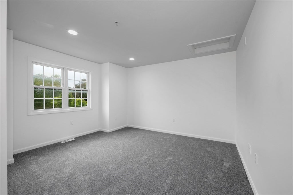 688 Gorham Street #688, Lowell, MA, 688 Gorham Street #688, Lowell, MA Photo #28