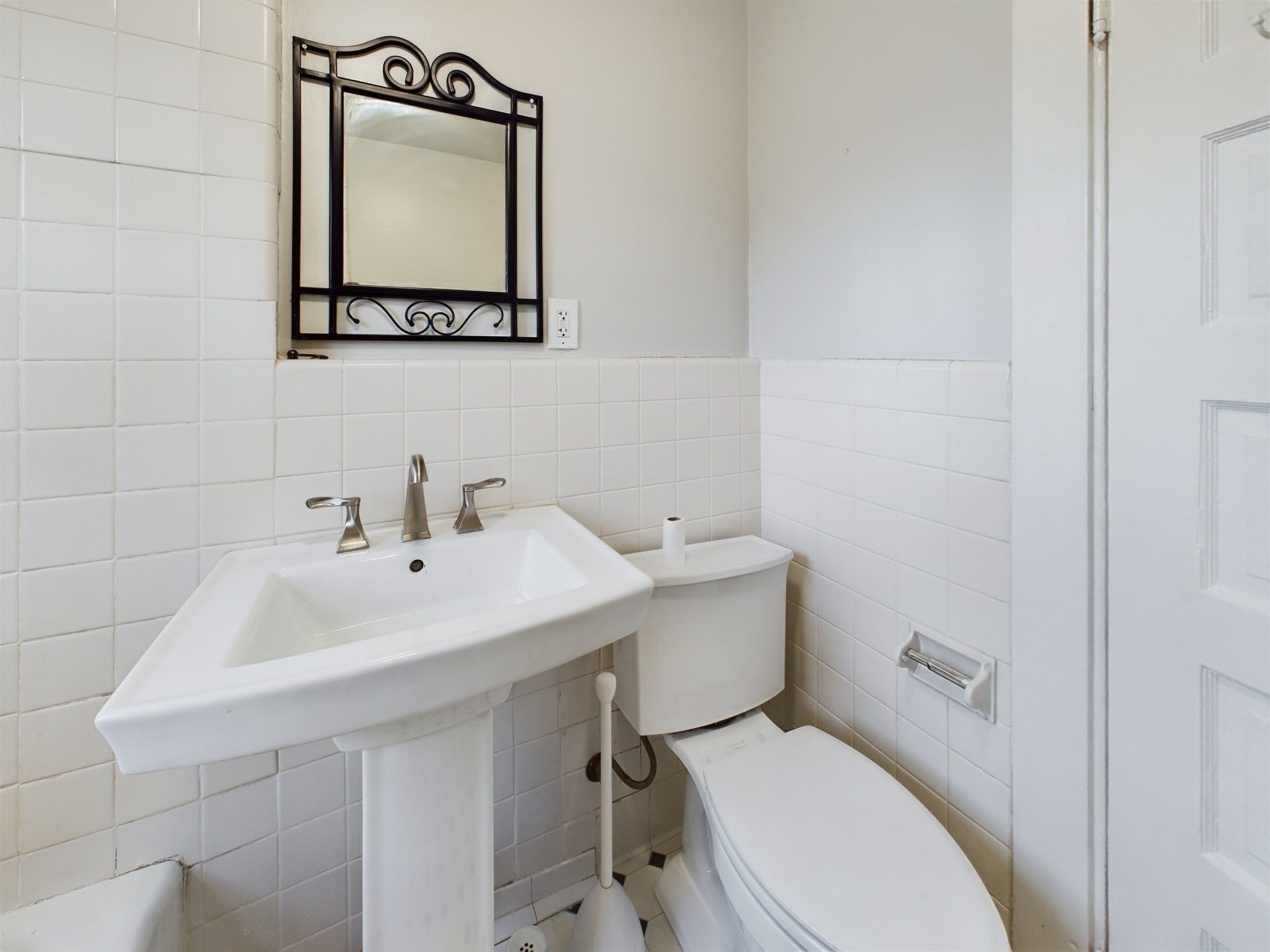 25 Rowe St #1, Newton, MA Photo #11