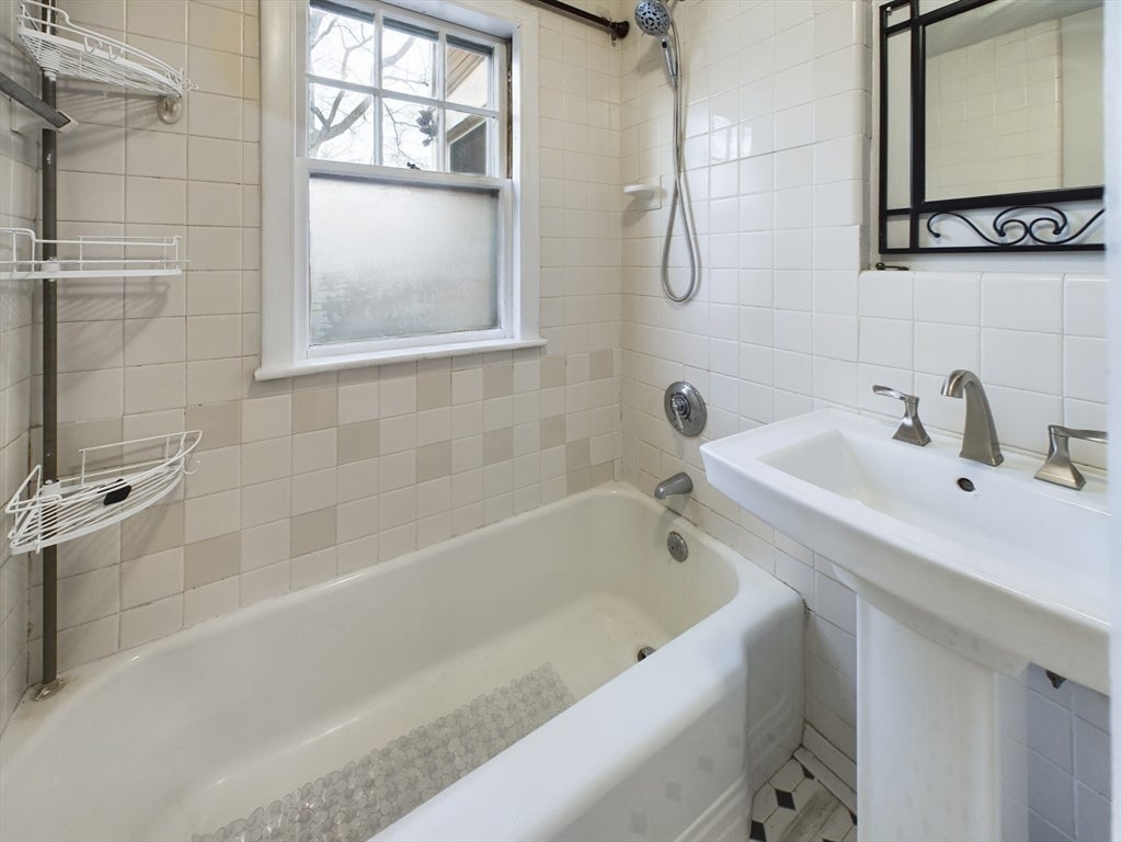 25 Rowe St #1, Newton, MA, 25 Rowe St #1, Newton, MA Photo #10