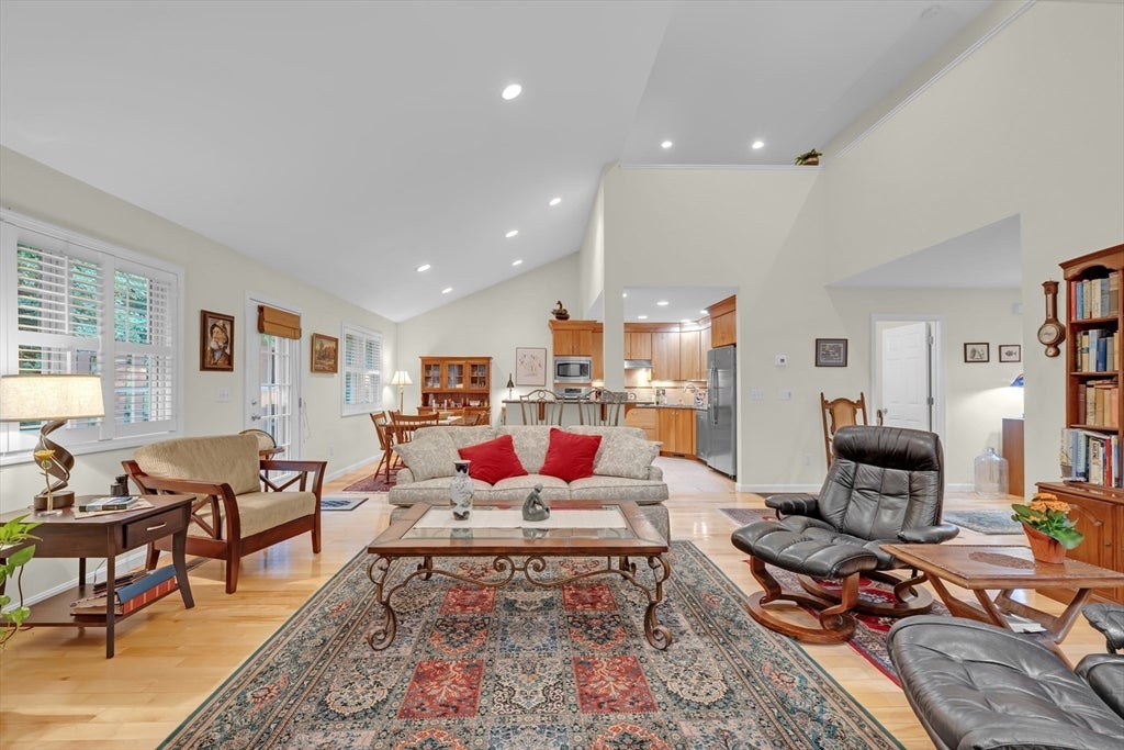 120 Colonial Dr 120