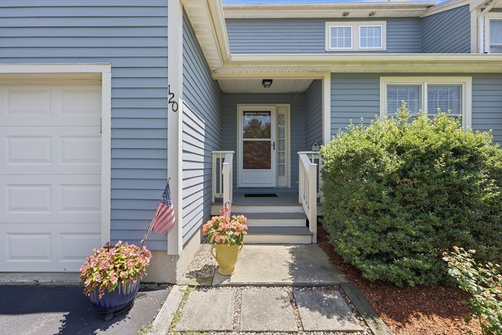 120 Colonial Dr 120
