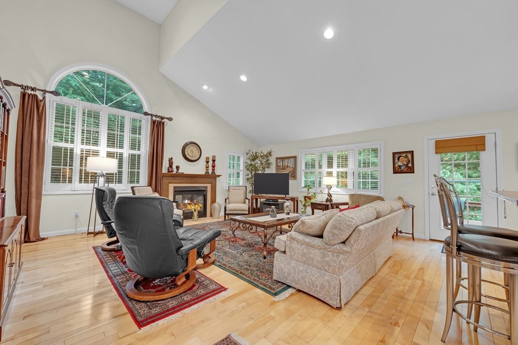 120 Colonial Dr 120