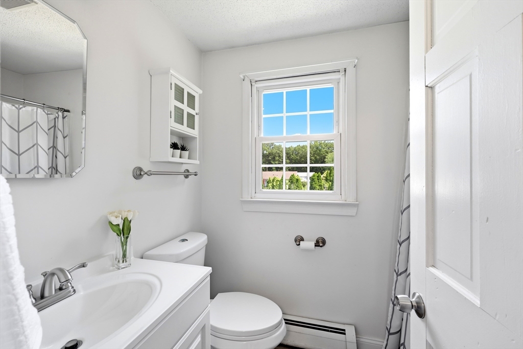 1056 North West St, Agawam, MA, 1056 North West St, Agawam, MA Photo #17