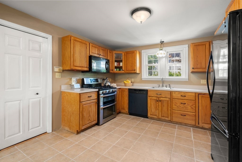 8 Cardinal RD, Worcester, MA, 8 Cardinal RD, Worcester, MA Photo #3