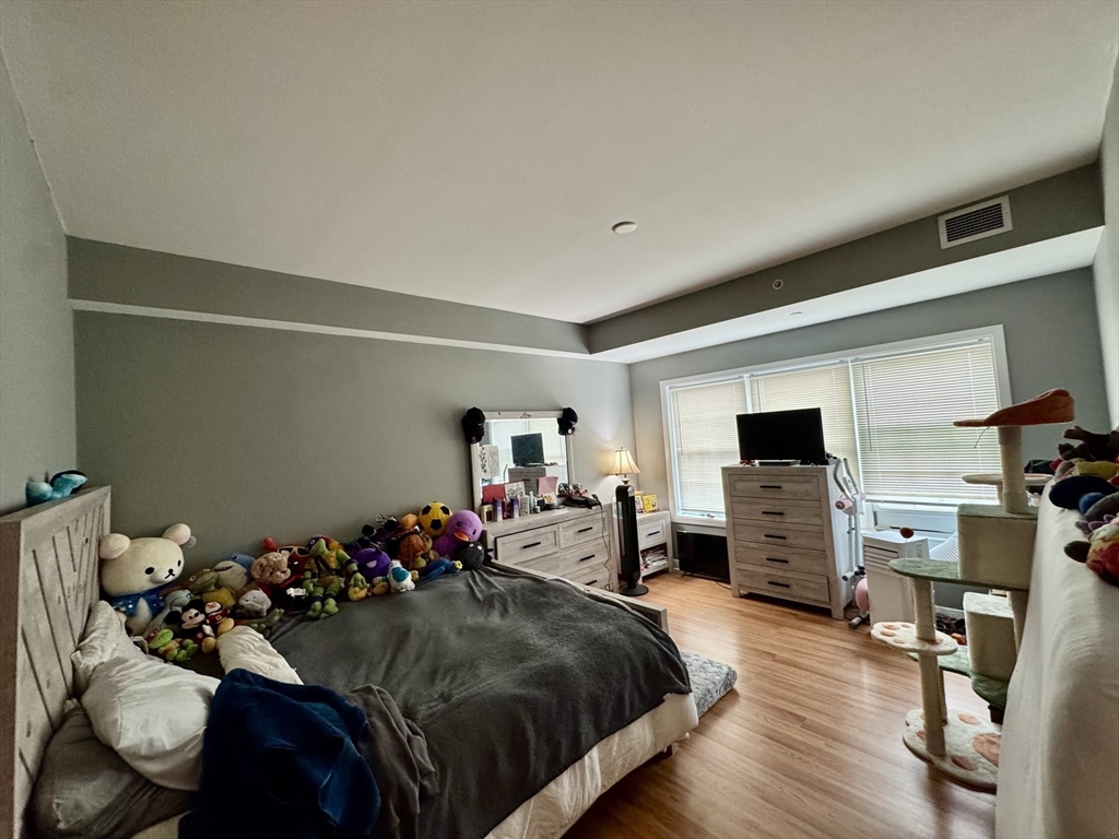 8 Walnut St 408