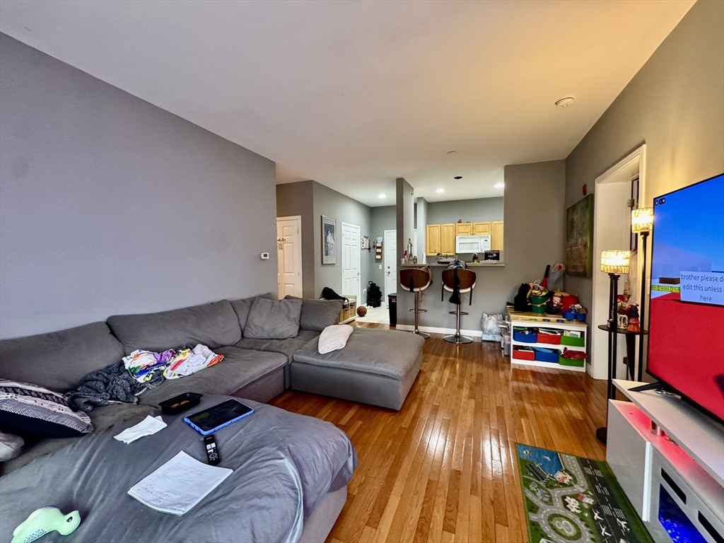 8 Walnut St 408