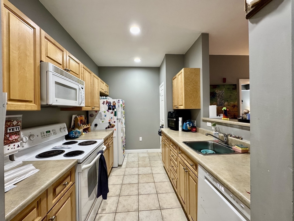 8 Walnut St 408
