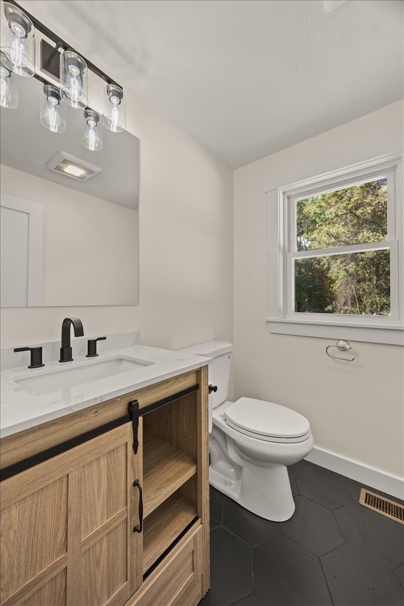 258 Poquanticut Ave, Easton, MA, 258 Poquanticut Ave, Easton, MA Photo #11