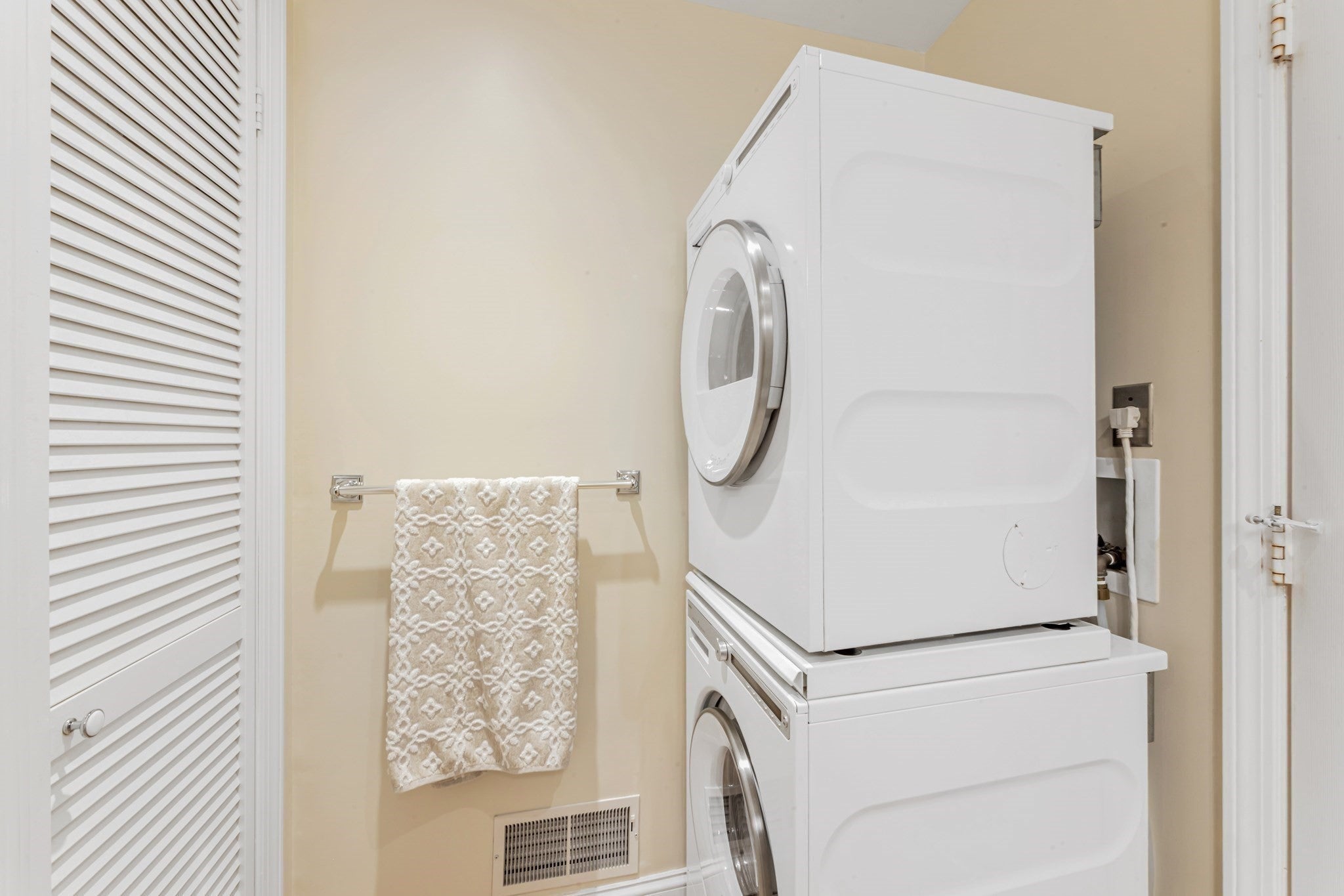 227 Belgrade Ave #2, Boston, MA, 227 Belgrade Ave #2, Boston, MA Photo #5