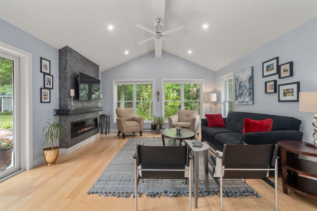 16 Maybury Rd