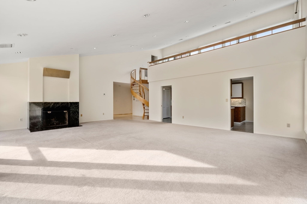 241 Perkins St D605