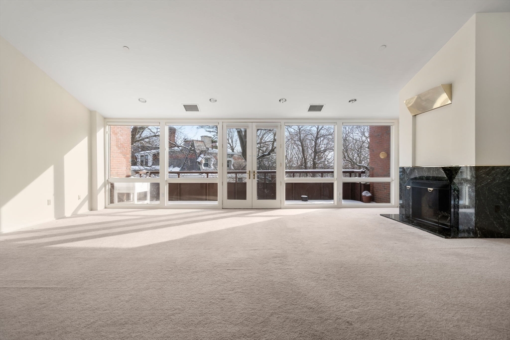 241 Perkins St D605