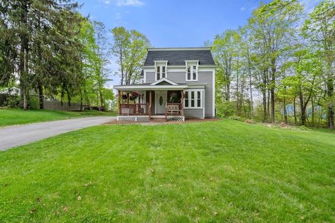 23 Schoolhouse Rd Templeton MA 01468