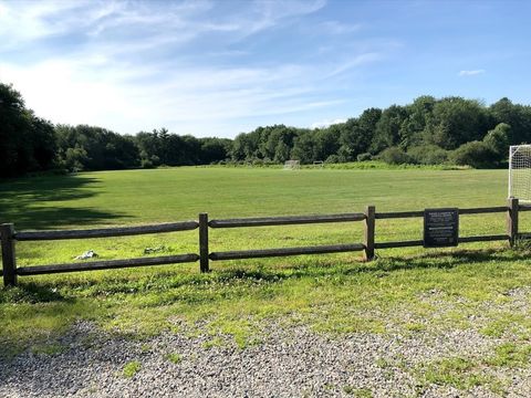 15 Saran Ave Room Bedford MA 01730