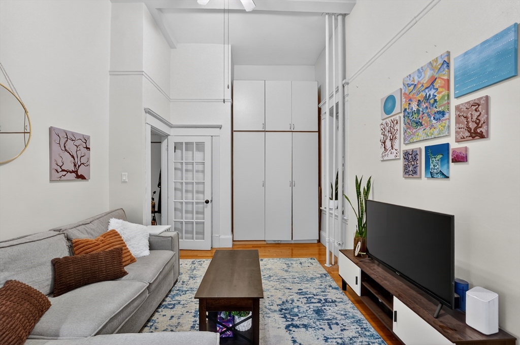 8 Garrison St 111