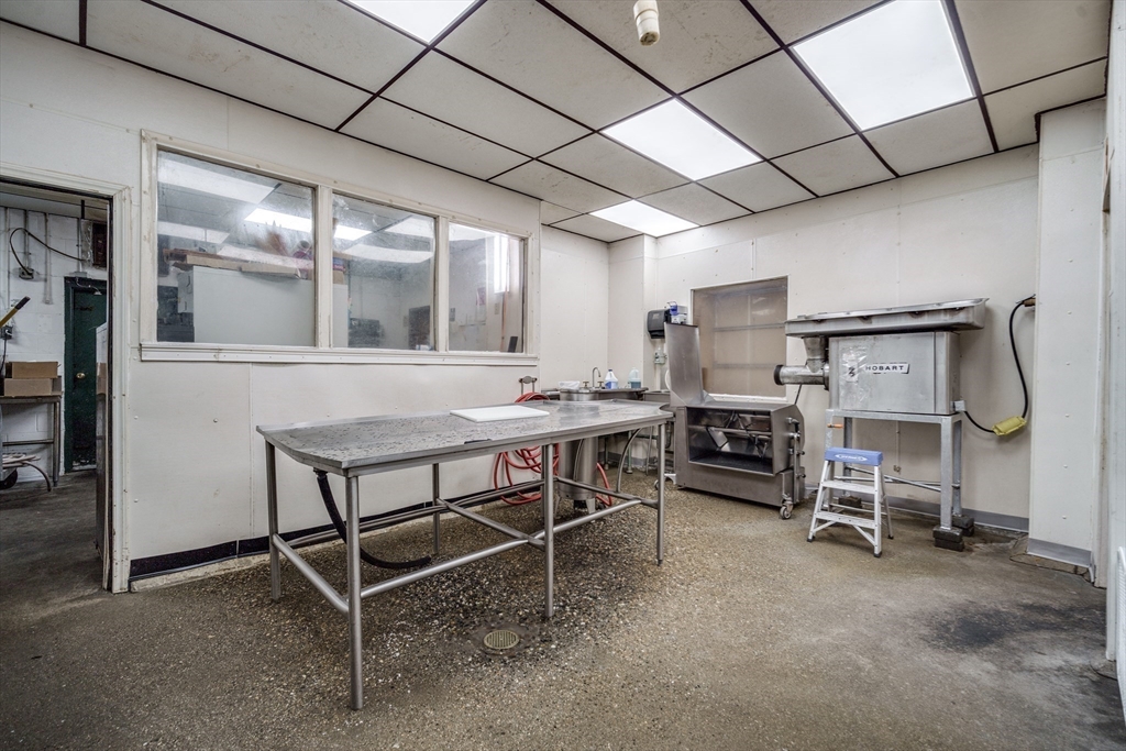 Springfield, Massachusetts 01105, United States, ,2 BathroomsBathrooms,Commercial,Active,51567