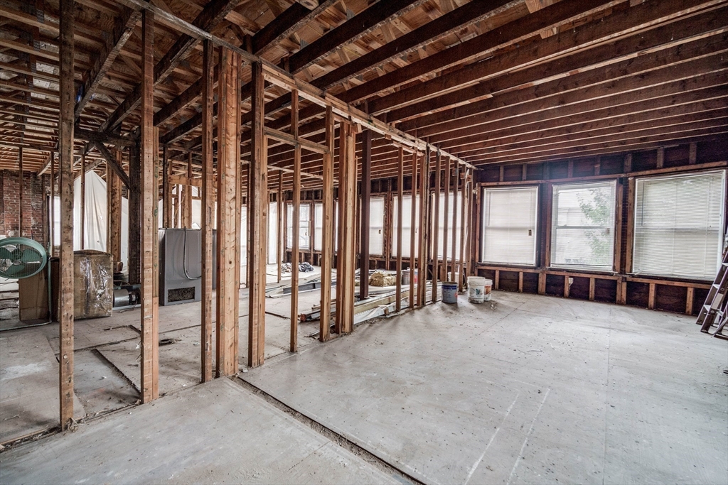 Springfield, Massachusetts 01105, United States, ,2 BathroomsBathrooms,Commercial,Active,51567