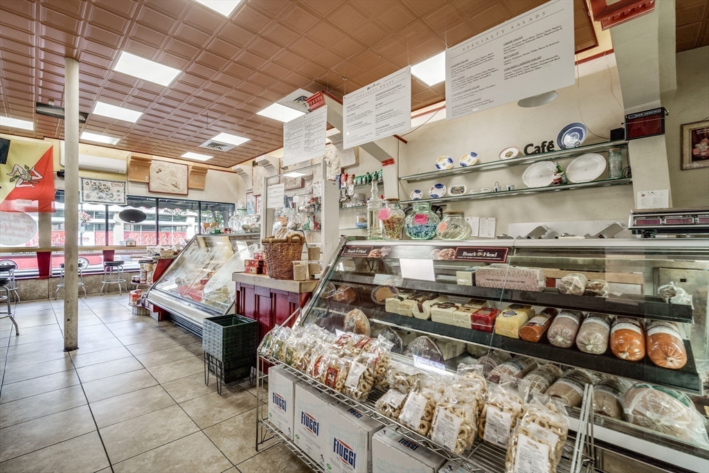 Springfield, Massachusetts 01105, United States, ,2 BathroomsBathrooms,Commercial,Active,51567