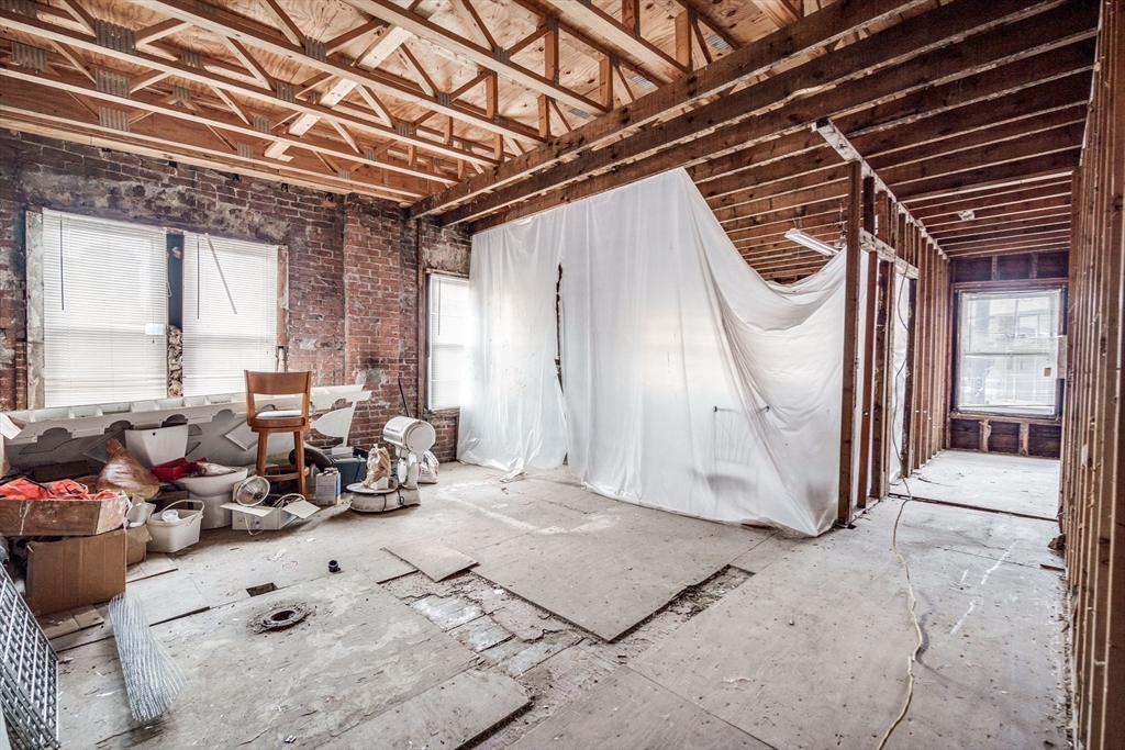 Springfield, Massachusetts 01105, United States, ,2 BathroomsBathrooms,Commercial,Active,51567