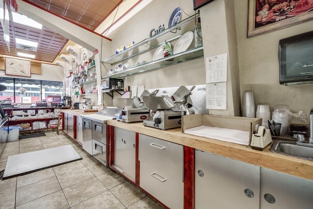 Springfield, Massachusetts 01105, United States, ,2 BathroomsBathrooms,Commercial,Active,51567