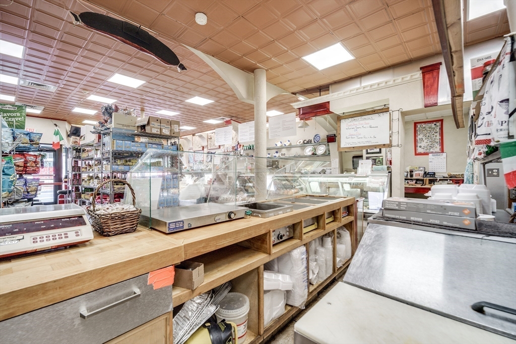 Springfield, Massachusetts 01105, United States, ,2 BathroomsBathrooms,Commercial,Active,51567