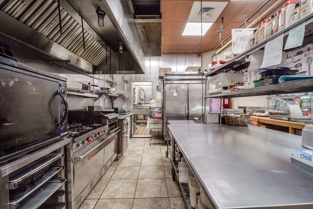 Springfield, Massachusetts 01105, United States, ,2 BathroomsBathrooms,Commercial,Active,51567