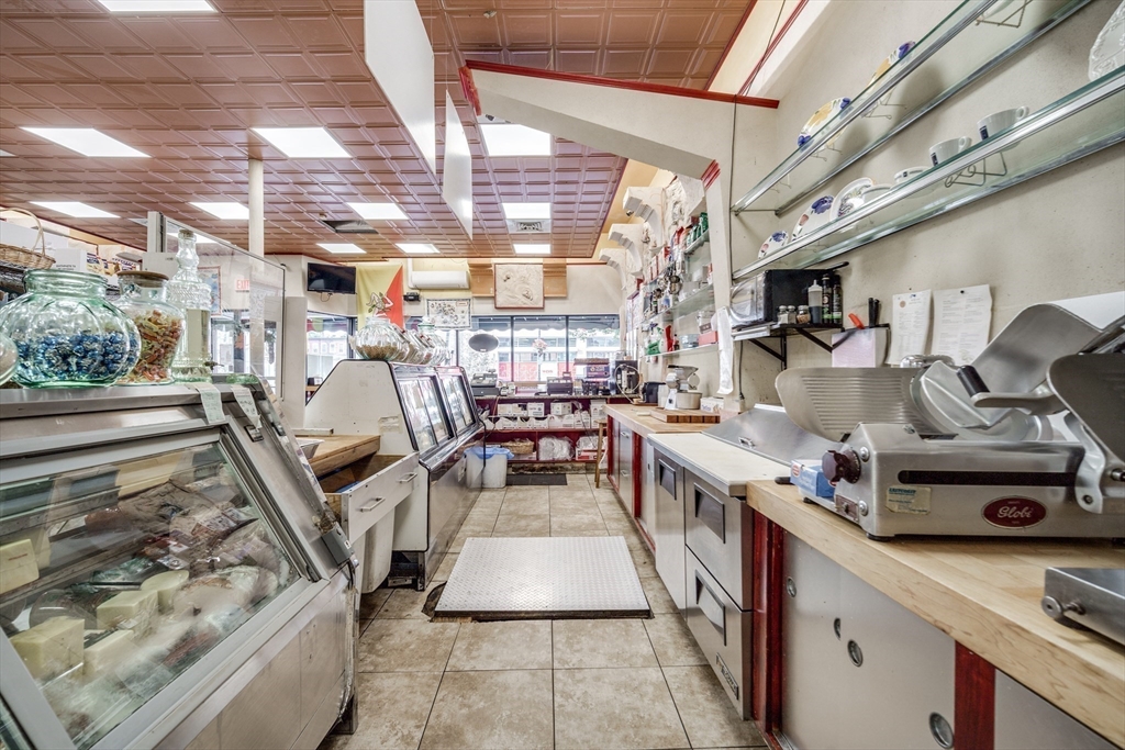 Springfield, Massachusetts 01105, United States, ,2 BathroomsBathrooms,Commercial,Active,51567