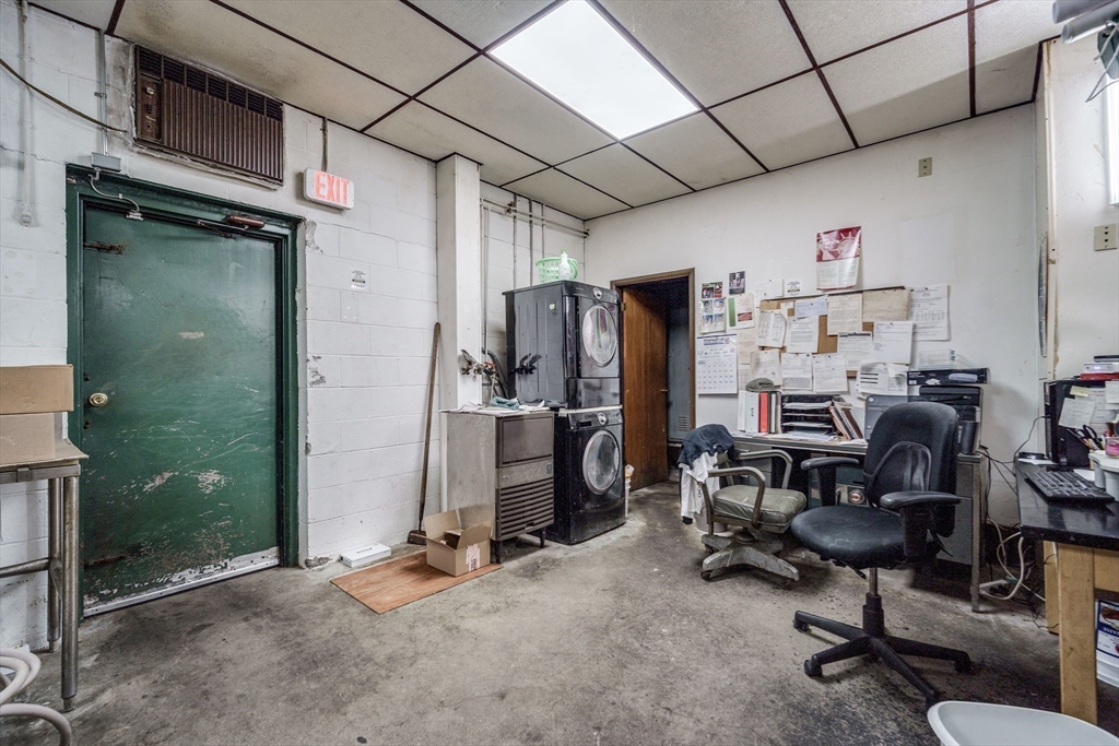 Springfield, Massachusetts 01105, United States, ,2 BathroomsBathrooms,Commercial,Active,51567