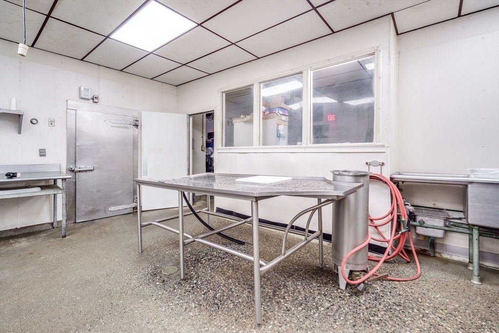 Springfield, Massachusetts 01105, United States, ,2 BathroomsBathrooms,Commercial,Active,51567