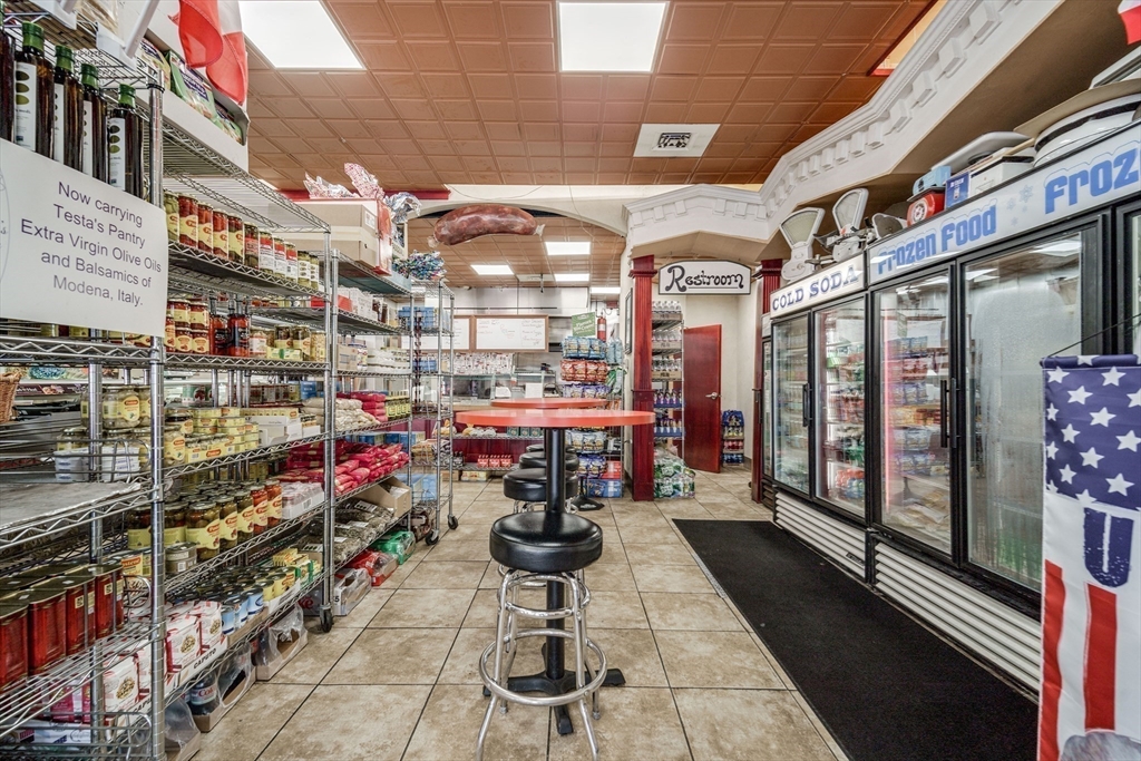 Springfield, Massachusetts 01105, United States, ,2 BathroomsBathrooms,Commercial,Active,51567