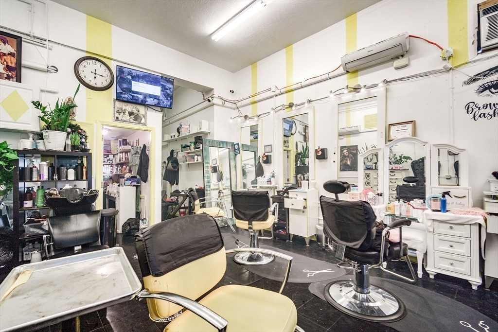 Springfield, Massachusetts 01105, United States, ,2 BathroomsBathrooms,Commercial,Active,51567