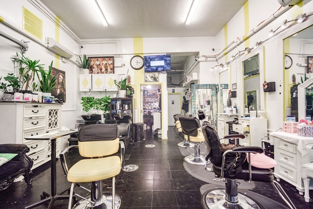 Springfield, Massachusetts 01105, United States, ,2 BathroomsBathrooms,Commercial,Active,51567