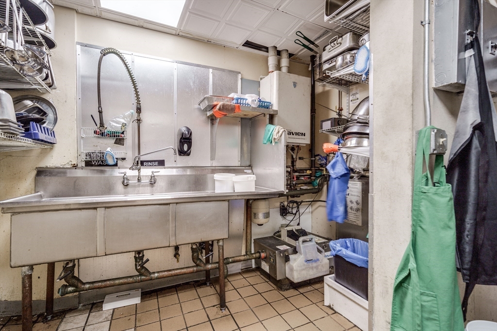 Springfield, Massachusetts 01105, United States, ,2 BathroomsBathrooms,Commercial,Active,51567