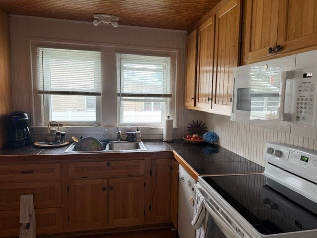 51 Parkwood Drive, Wareham, MA Photo #4