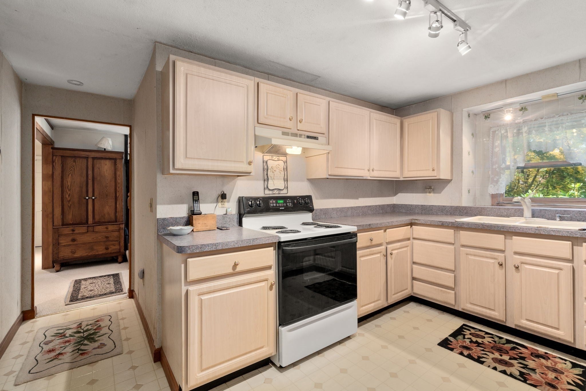 465 Greenwood St, Millbury, MA, 465 Greenwood St, Millbury, MA Photo #10