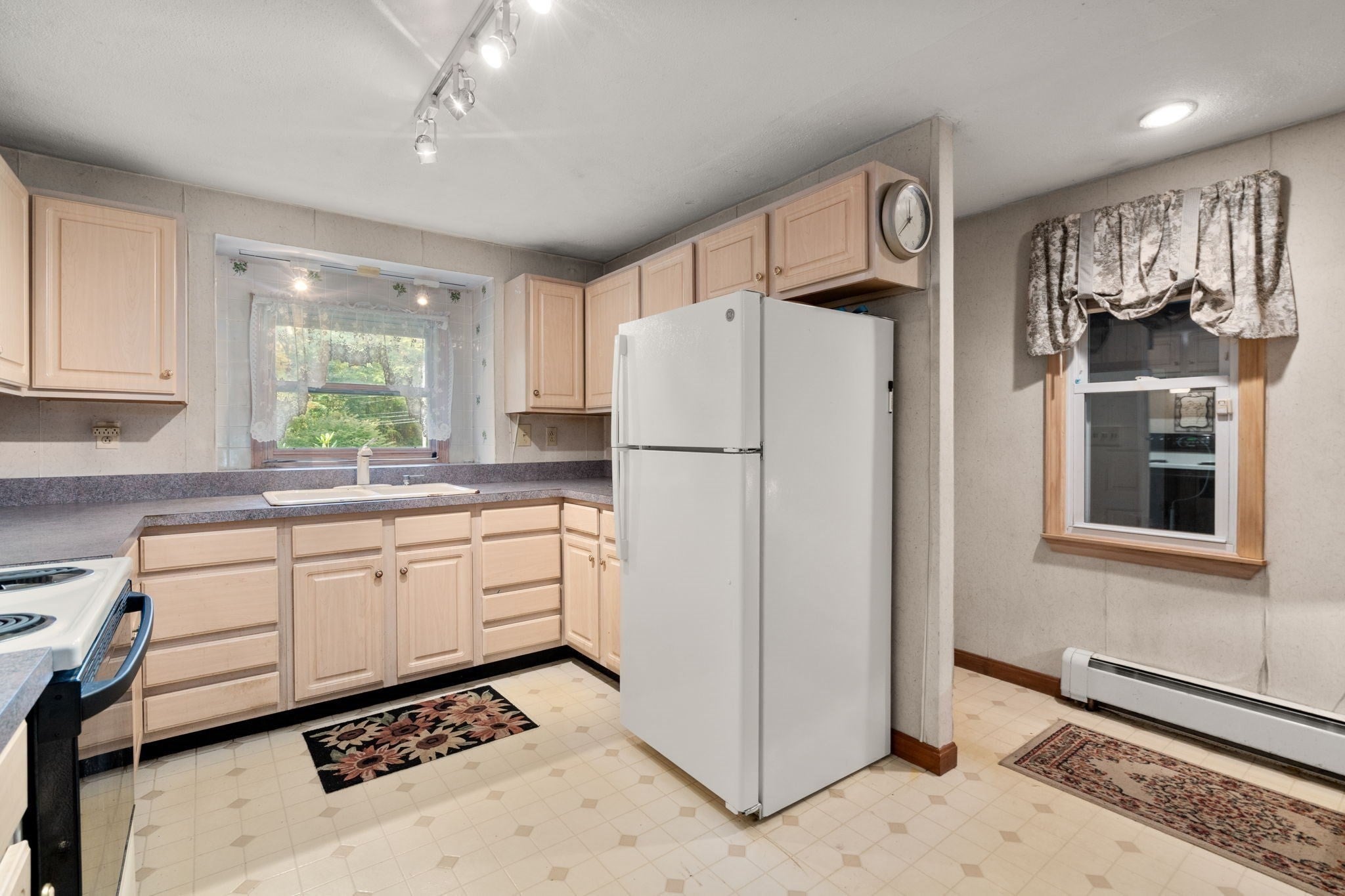 465 Greenwood St, Millbury, MA, 465 Greenwood St, Millbury, MA Photo #9
