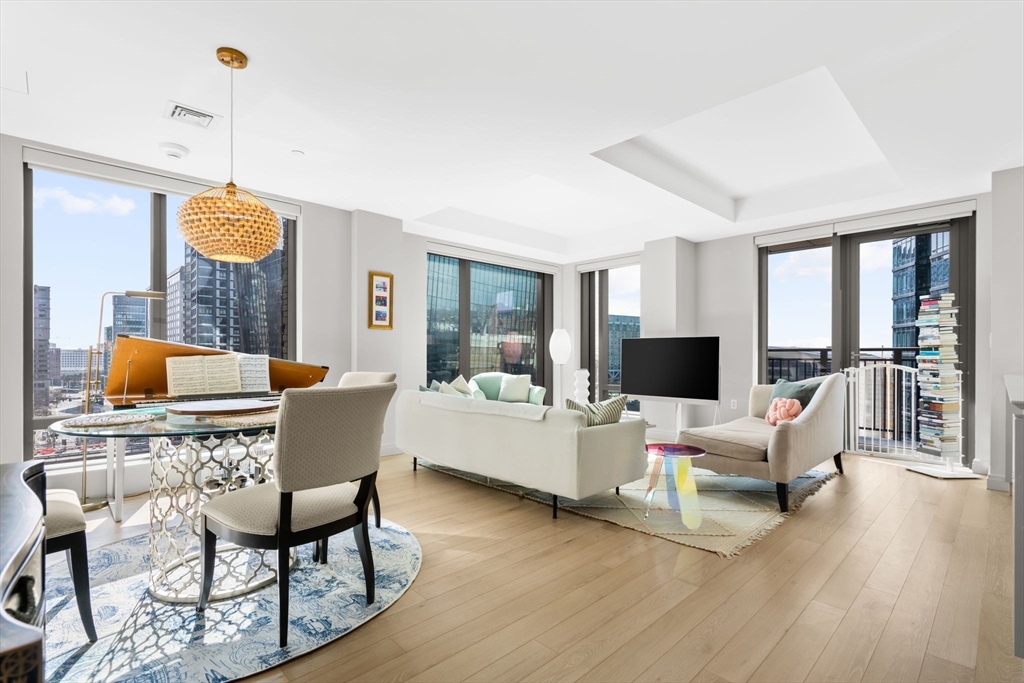 135 Seaport Blvd 1020