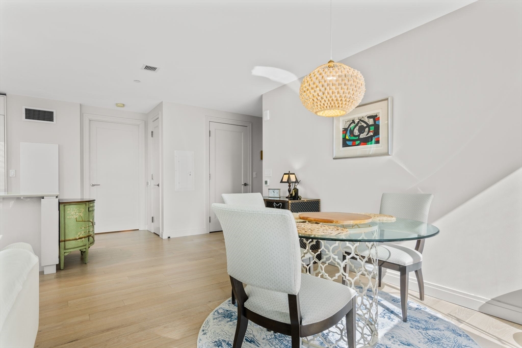 135 Seaport Blvd 1020