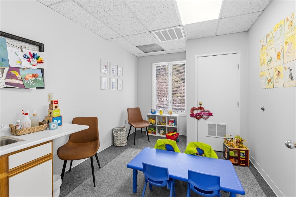 88 Faunce Corner Mall Rd 250