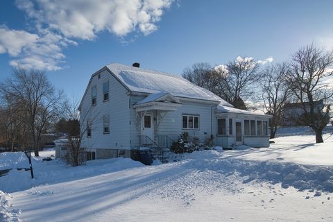 69 Arlington St Dracut MA 01826